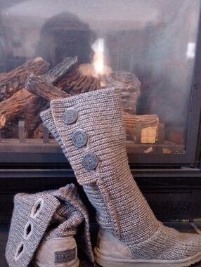 UGG 🩶  Tall Gray Knit Cardy Boots With Bailey Buttons Sheep Wool Soles